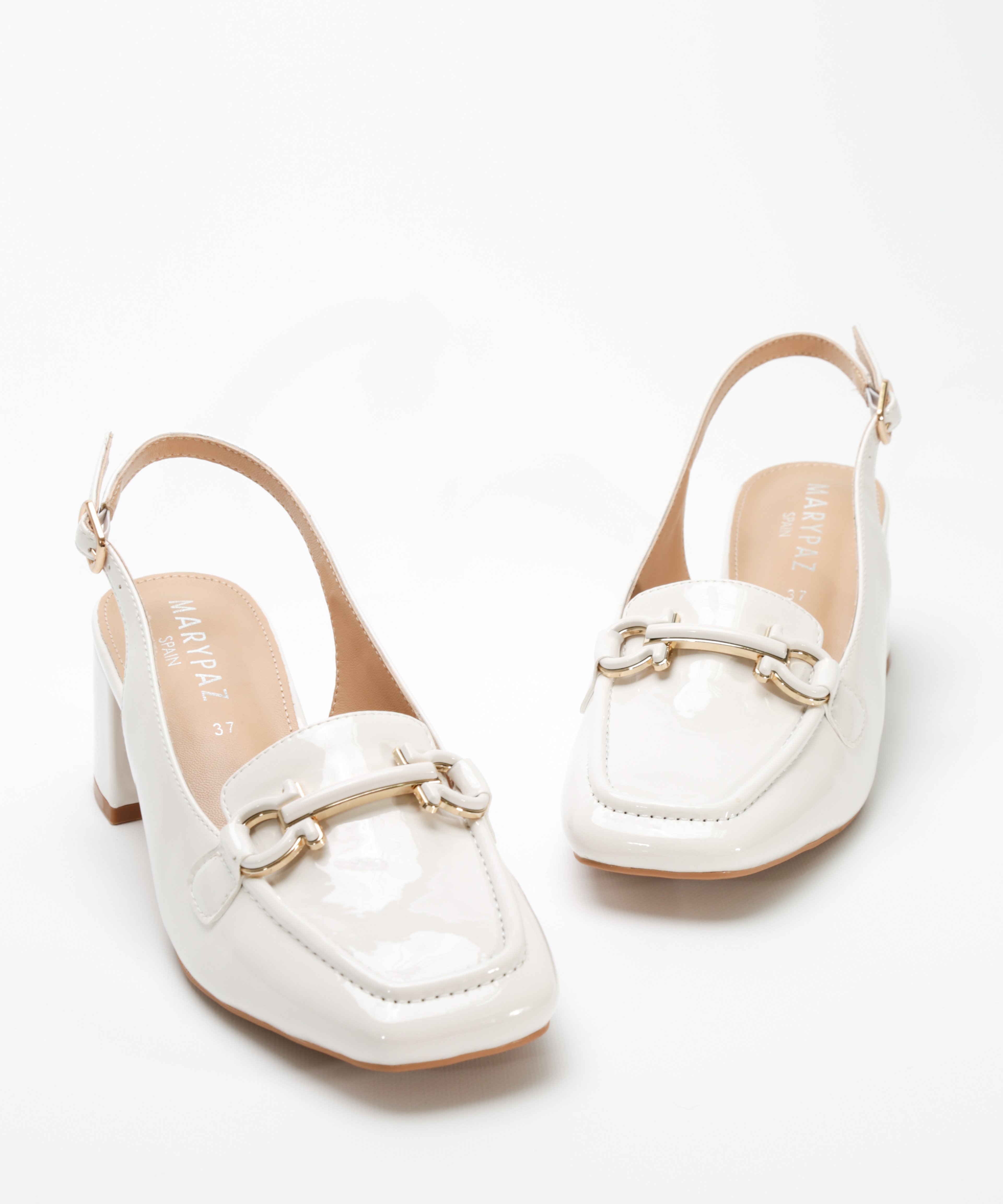 Sapatos de salto com adorno met&aacute;lico image number null